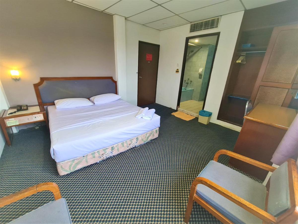 Anika Inn - Kluang Exteriör bild
