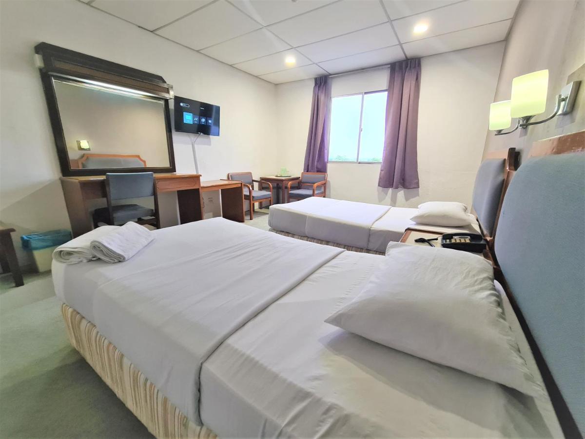 Anika Inn - Kluang Exteriör bild